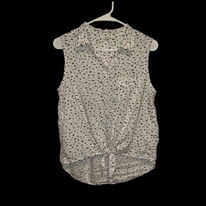Valentine’s kisses & hearts front tie button down tank